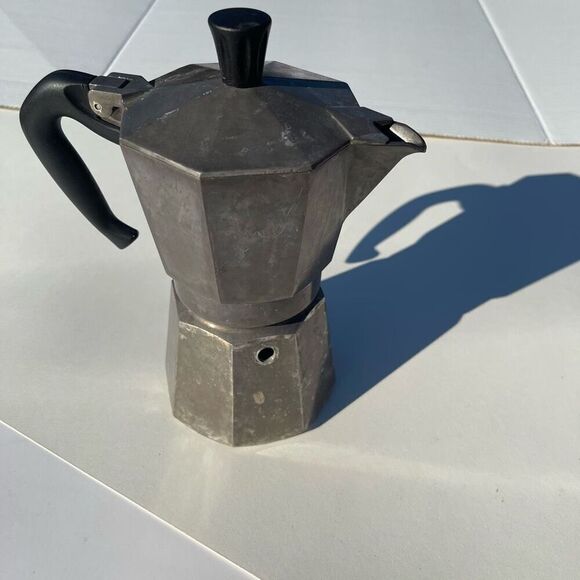 Bialetti Moka Espress Iconic Stovetop Espresso Maker Coffee 6 Oz Aluminium W-4 F - Picture 2 of 8